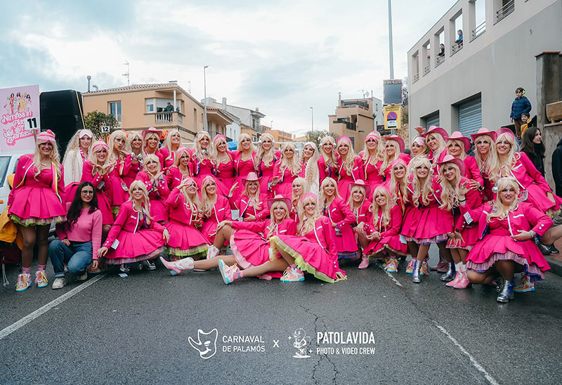 La Colla de les Nimfes abans de la rua de dissabte. (Foto: Carnaval de Palamós - Patolavida).
