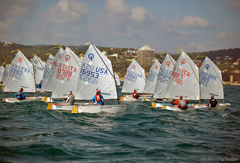 La Palamós Optimist Trophy comença a navegar avui. (Foto: Alfred Farré).