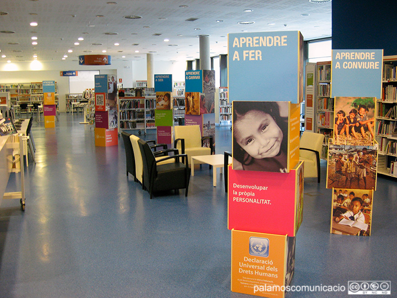 La biblioteca Lluís Barceló i Bou de Palamós.