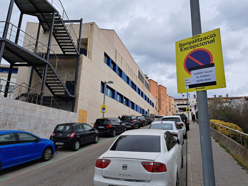 Un dels carrers afectats per la pintura viària a la zona de l'hospital. (Foto: Ajuntament de Palamós).