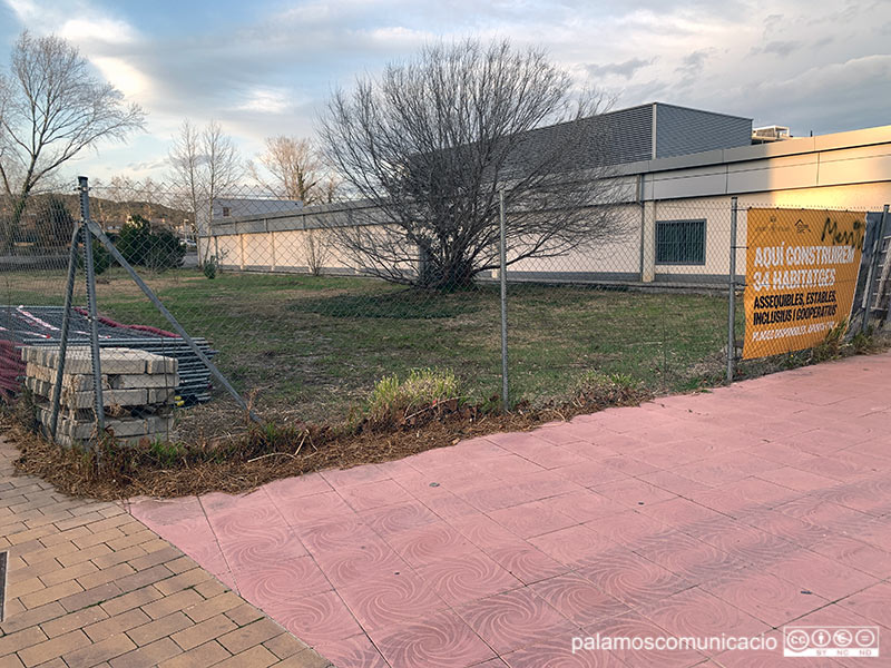 El solar on s'ha de fer la promoció de Sostre Cívic, ahir a la tarda.