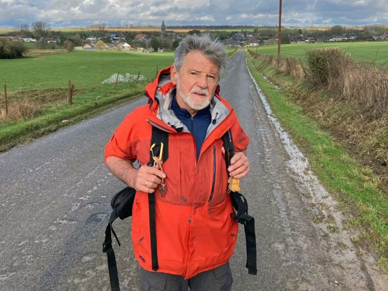 Jean-Marie Van Butsele està fent una ruta solidària a peu entre la ciutat de Louvain-La-Nueve i Palamós. (Foto: Ajuntament de Palamós).