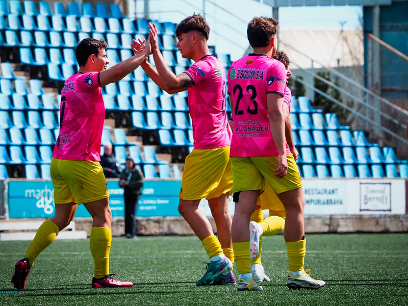 Els jugadors del Palamós celebren el gol en el partit d'ahir. (Foto: Palamós CF - Laura Heras).