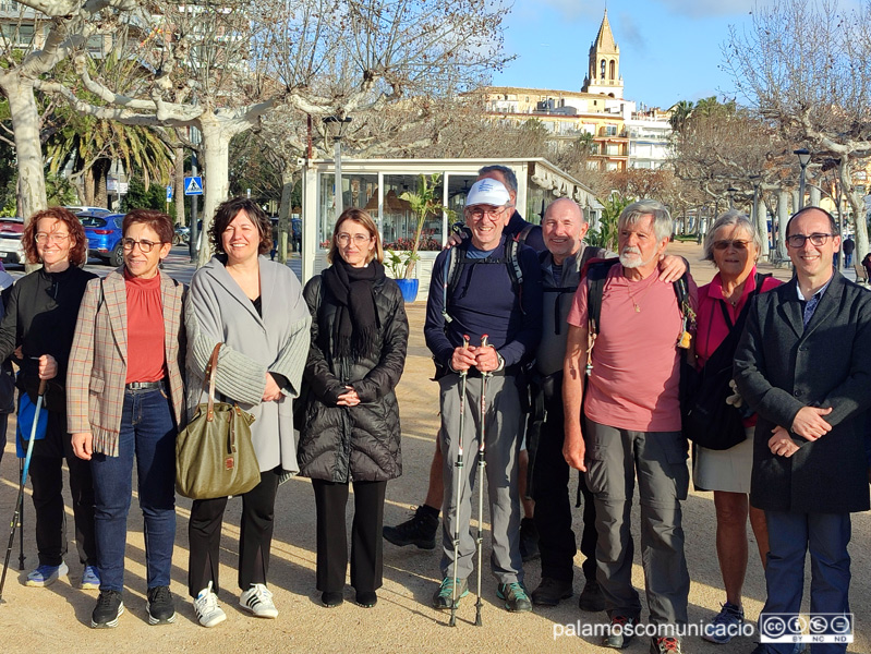 Van Butsele, tercer per la dreta, en la seva arribada al passeig ahir a la tarda.