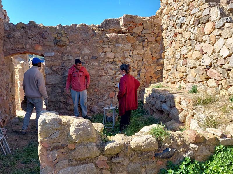 Aquesta setmana han començat les obres de sanejament al castell de Sant Esteve. (Foto: Ajuntament de Palamós).