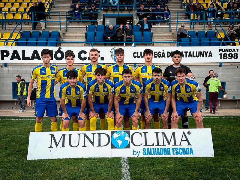 L'onze inicial del Palamós en el partit disputat avui. (Foto: Palamós CF - Laura Heras).
