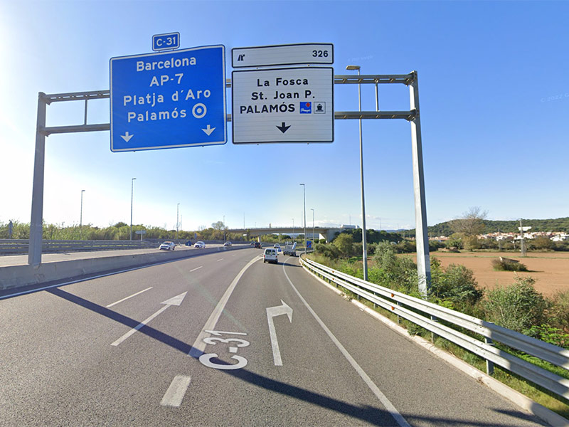 L'accés al bari d'Es Pla des de la carretera C31. (Foto: Google Maps).