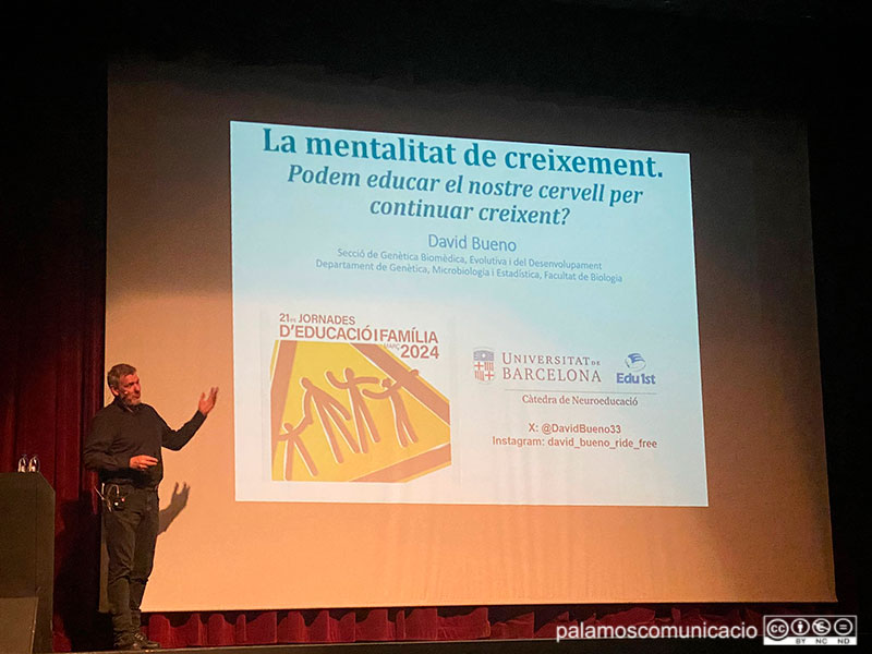 La ponència de David Bueno va posar ahir el punt i final a les 21a Jornades d'Educació i Família.