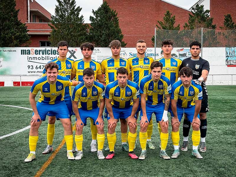 L'onze inicial del Palamós en el partit jugat avui a Viladecans. (Foto: Palamós CF - Laura Heras).