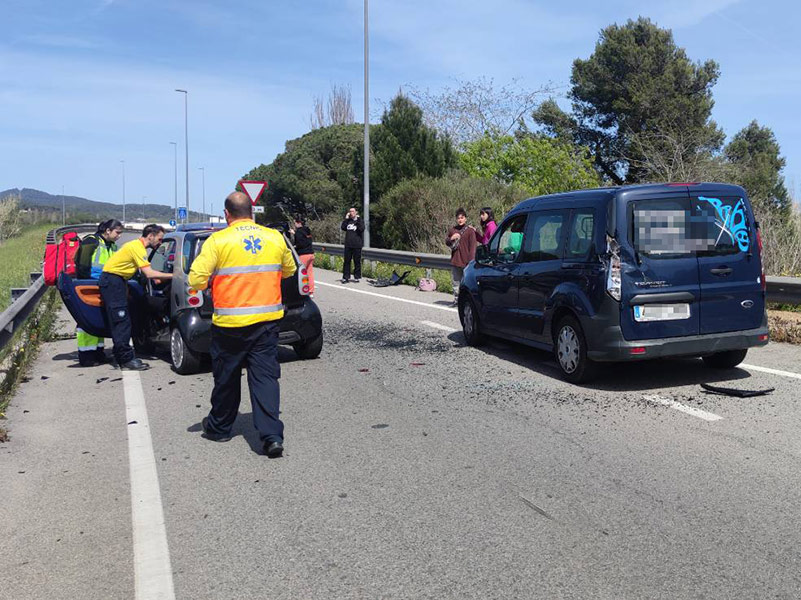 El ferit va ser traslladat en ambulància a l'hospital de Palamós.