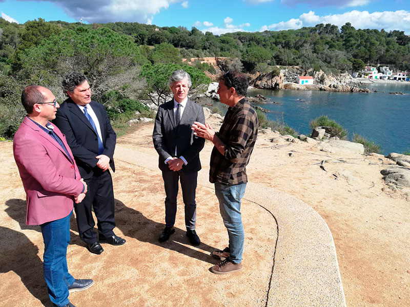 L’alcalde de Viana do Castelo (segon per la dreta) acompanyat per l’alcalde de Palamós i de tècnics dels dos ajuntaments. (Foto: Ajuntament de Palamós