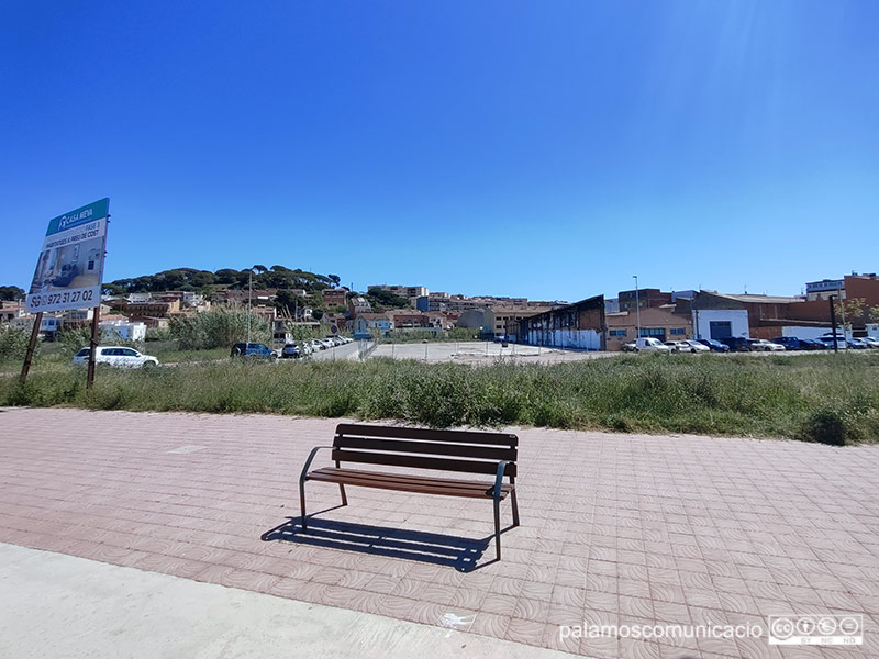 Solar del pla de Sant Joan on està prevista una nova promoció immobiliària privada, aquest matí.