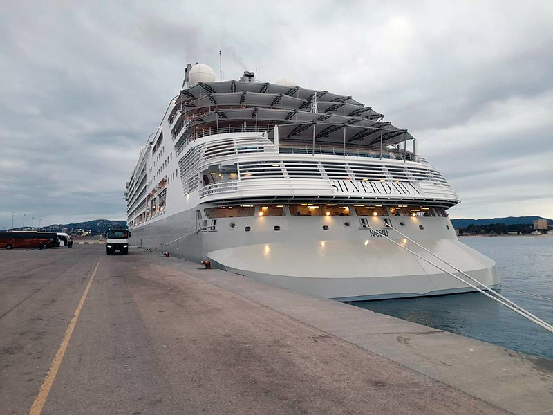 El Silver Dawn amarrat aquest matí al port de Palamós. (Foto: Ports de la Generalitat).