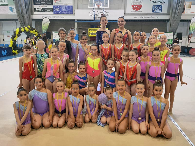 Les gimnastes del Club Gimnàstica Rítmica Costa Brava, el passat diumenge a Torroella de Montgrí. (Foto: Club Gimnàstica Rítmica Costa Brava.).
