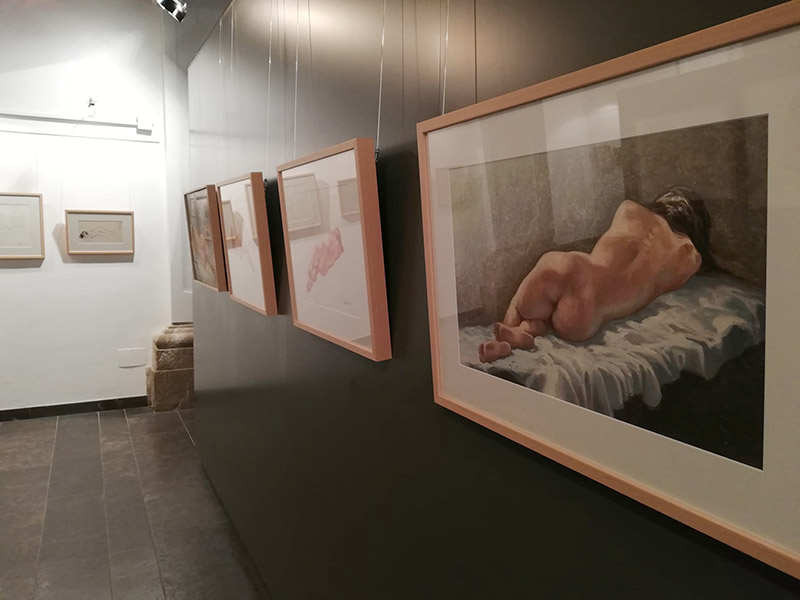 L’exposició “Nu. Apunts al natural del fons Ezequiel Torroella” es pot veure a la Capella del Carme. (Foto: Ajuntament de Palamós).
