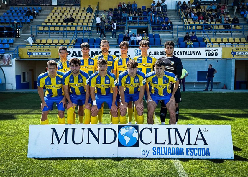 L'onze inicial del Palamós CF davant el Granollers. (Foto: Palamós CF - Laura Heras)
