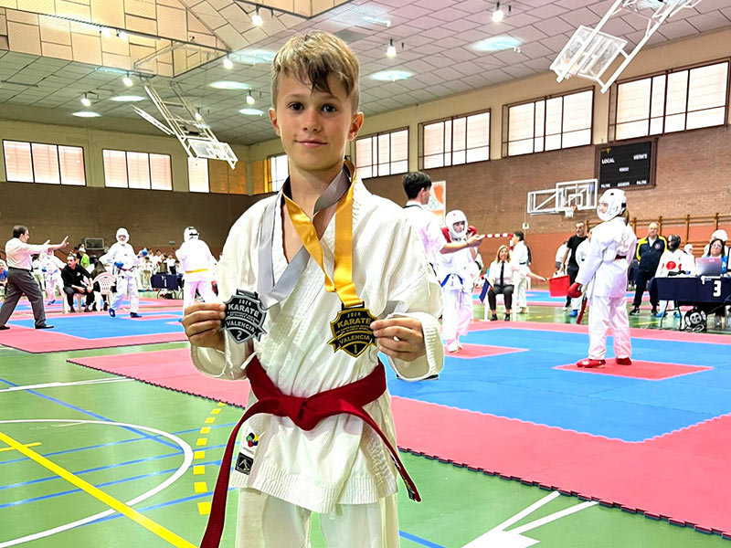 Jon Claret, campió d'Espanya de kata infantil i subcampió estatal de kumite. (Foto: Ajuntament de Calonge i Sant Antoni).