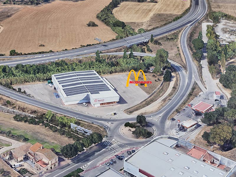 El McDonalds s'instal·larà a la rotonda de la sortida de Palamós, a tocar del centre comercial Comerco. (Foto: Google Earth).