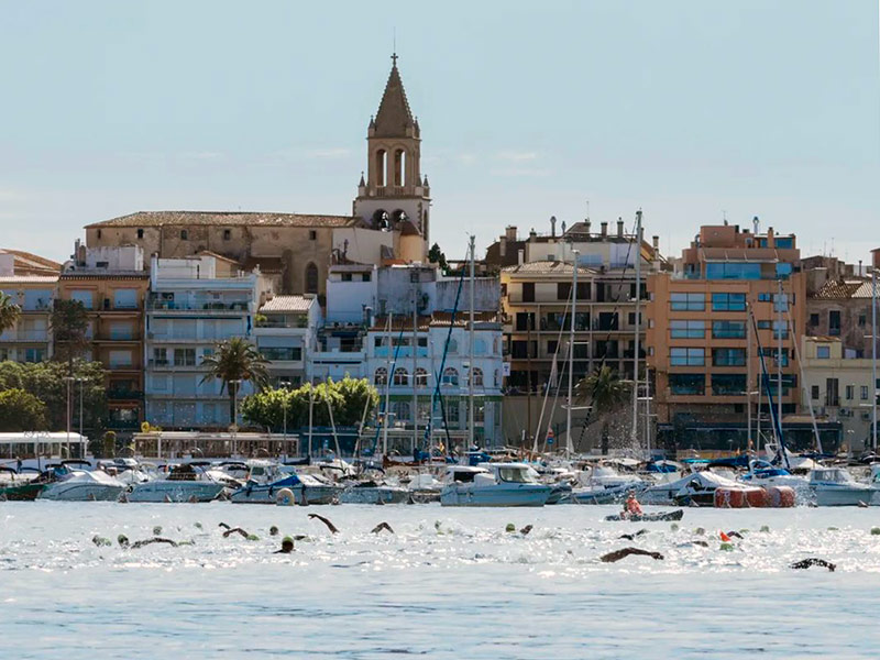 Participants de la Travessia Terra de Mar, aquest passat dissabte. (Foto: Club Natació Palamós).