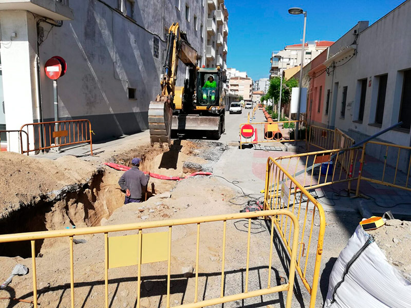 Estat actual de les obres al carrer de la Riera d'Aubi. (Foto: Ajuntament de Palamós).