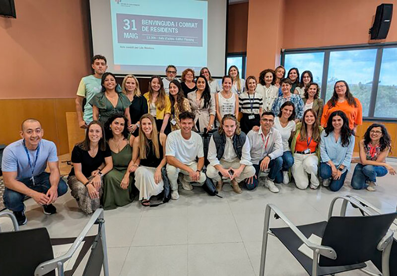 Els nous residents de SSIBE amb els seus tutors. (Foto: SSIBE).