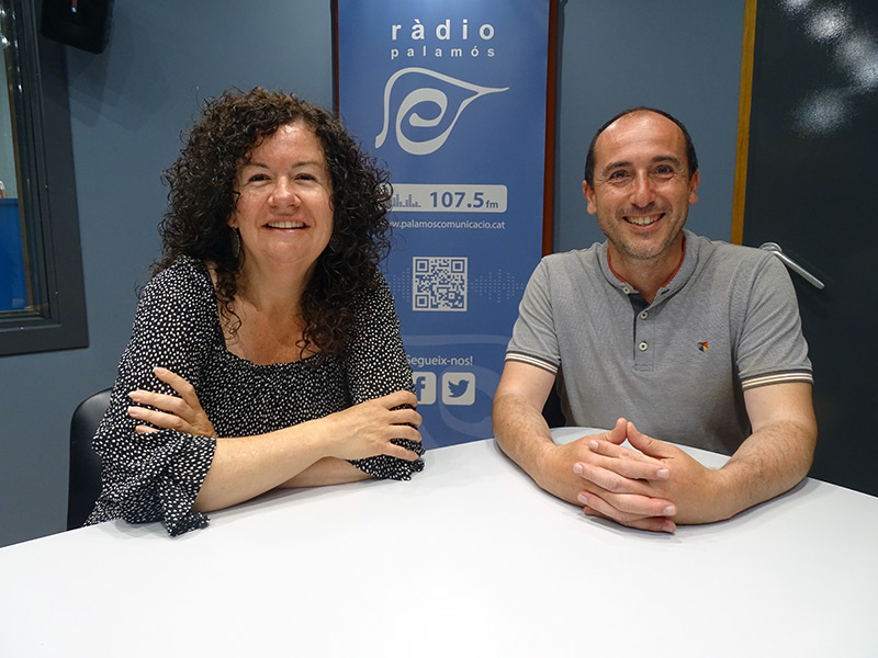 Raquel Gallego (PSC) i Lluís Puig (ERC), el dia que van acordar el pacte de govern entre ERC i PSC, ara fa un any.