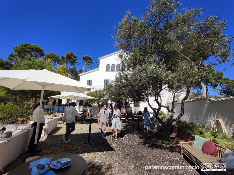 La Residència Literària Finestres, a cala Sanià.