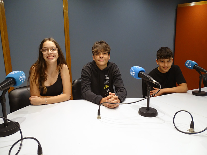 La Berta, en Gerard i l'Artur, els repesentants de l'IES Palamós que participen demà a la final dels Pica lletres.