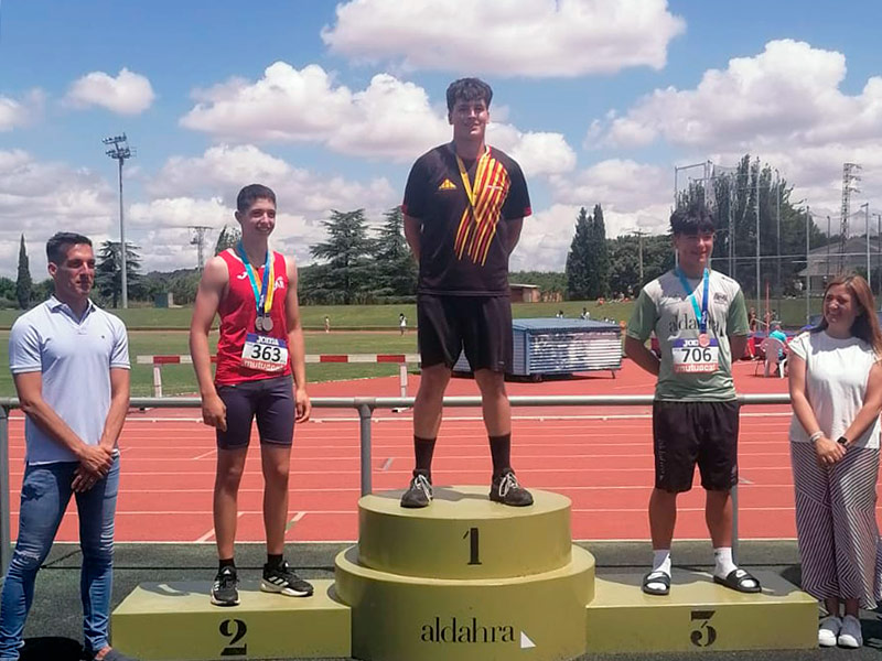 Ferran Pau Fanés, al centre de la imatge, bicampió de Catalunya d'atletisme. (Foto: Ferran Pau Fanés).