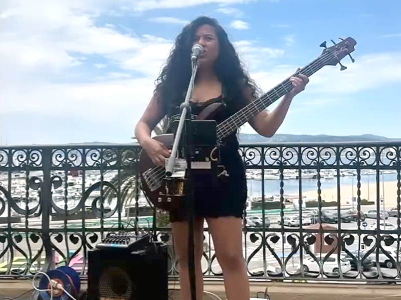 Sabina Banfi obre avui el cicle 'Quan el sol es pon' a la Plaça Murada. (Foto: Sabina Banfi).