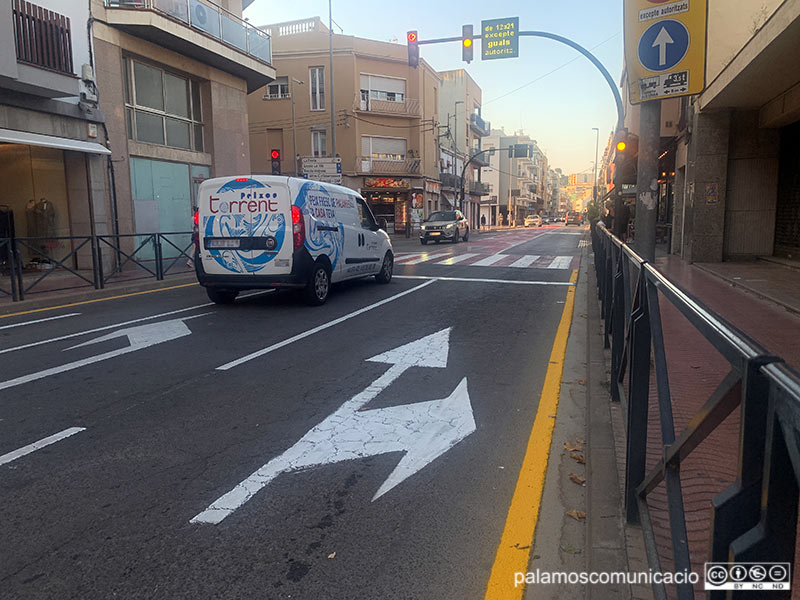 Tram de l'Onze de Setembre amb nova pintura de senyalització horitzontal, ahir a la tarda.