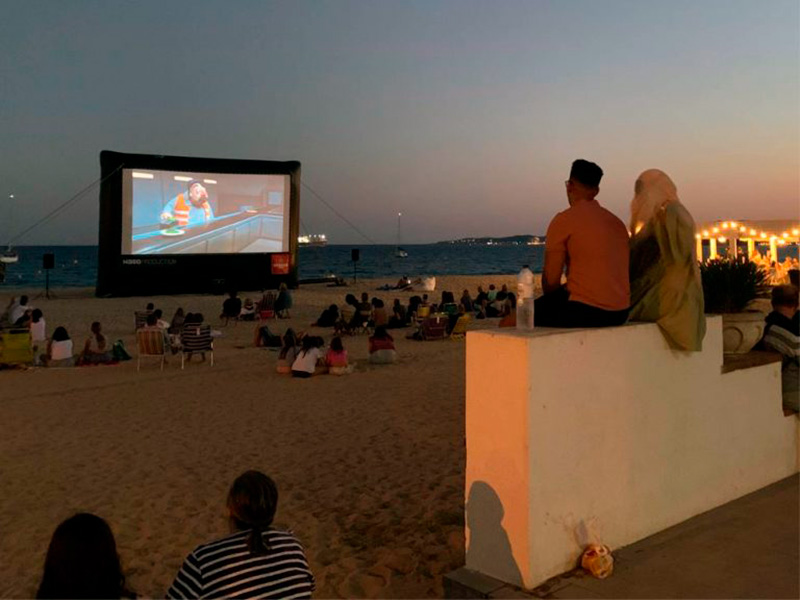 A Palamós hi ha programades dues sessions, els dies 14 i 28 de juliol. (Foto: Cinema Lliure a la platja).