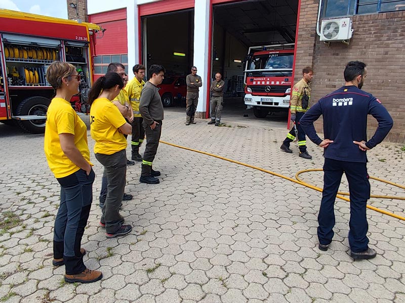 Sessió formativa de l'ADF Gavarres Marítima a un parc de bombers. (Foto: ADF Gavarres Marítima).