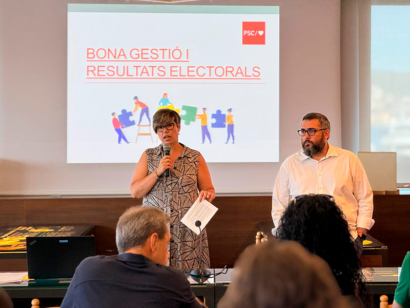 La primera secretària del PSC Palamós, Yolanda Aguilar, amb el primer secretari de la federació de les comarques gironines, Marc Lamuà, (Foto: PSC).