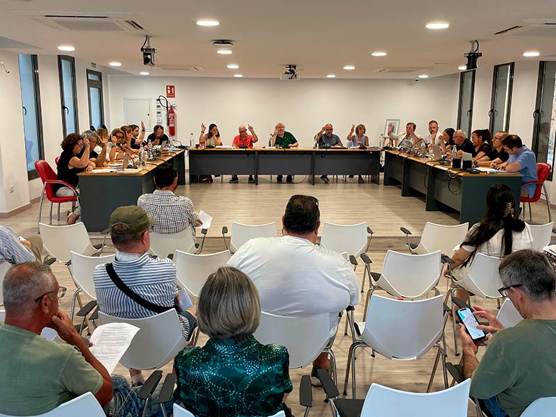 El Ple de Calonge i Sant Antoni va aprovar per unanimitat el nou contracte de neteja. (Foto: Ajuntament de Calonge i Sant Antoni).
