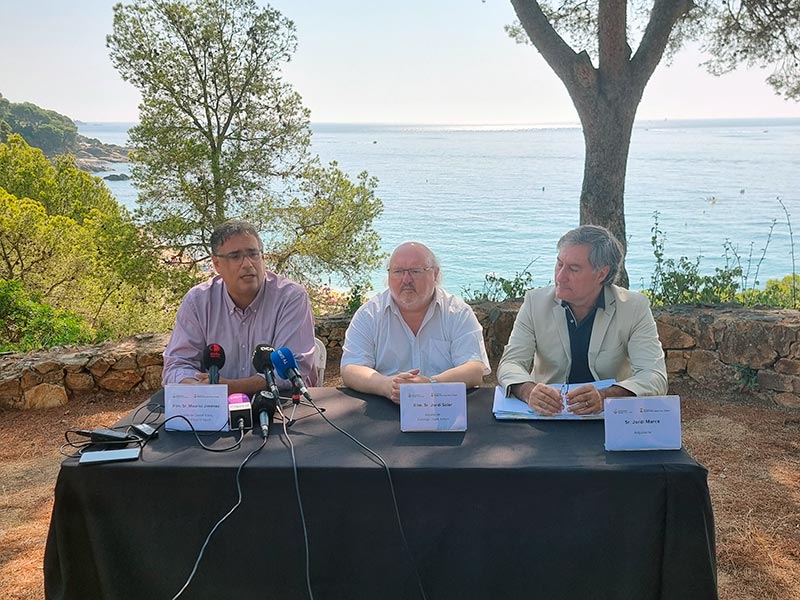 D’esquerra a dreta: Maurici Jiménez, alcalde de  Platja d’Aro, Jordi Soler, alcalde de Calonge i Sant Antoni, Jordi Marcè, arquitecte.