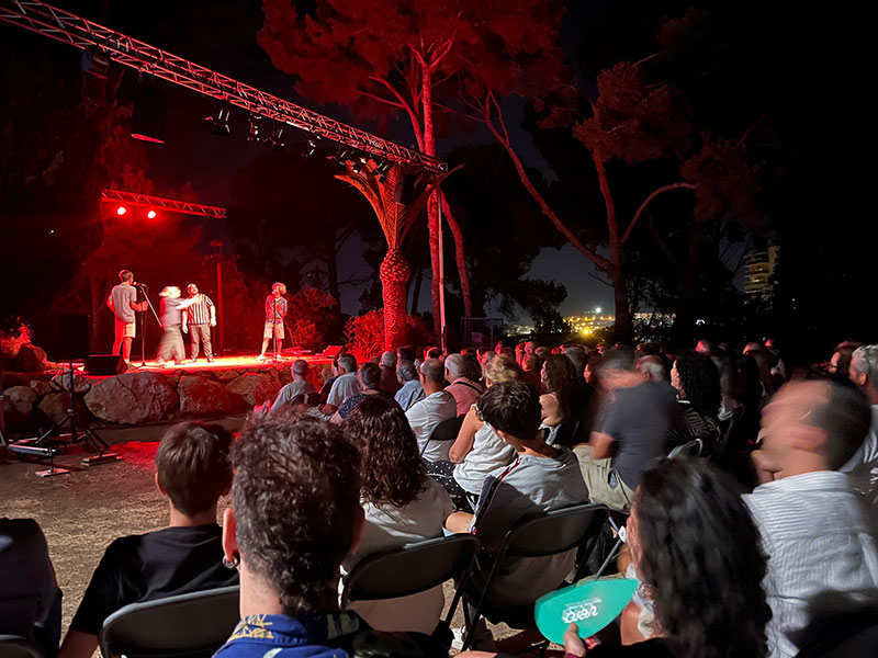 La primera edició de 'Riures' ha tingut 2.000 espectadors i un 95% de les entrades venudes. (Foto: Ajuntament de Calonge i Sant Antoni).