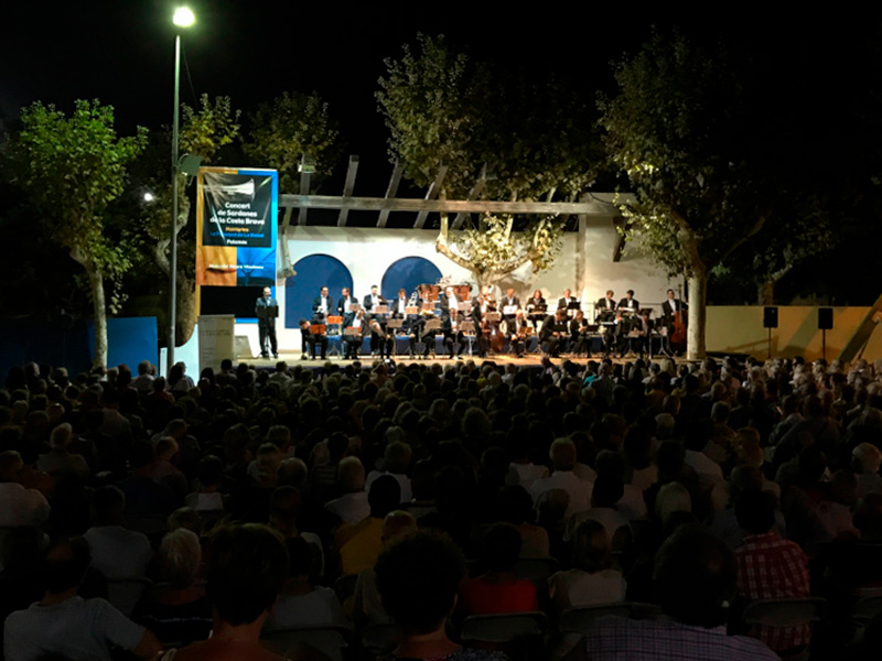 Els Montgrins i La Principal de La Bisbal, avui a partir de les 22 hores a l'Arbreda. (Foto: Amb So de Cobla).
