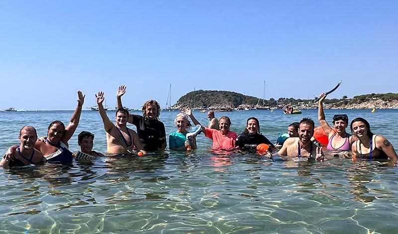 Snorkel de descoberta marítima a Castell. (Foto: Associació Amics de les Illes Formigues).
