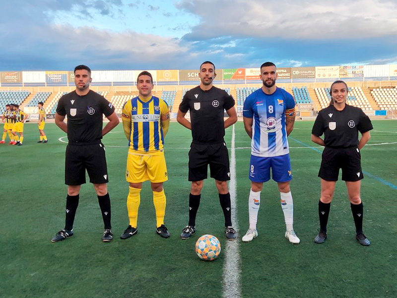 El capità del Palamós, Sergio García, abans d'un derbi contra el Figueres fa dues temporades. (Foto: UE Figueres).