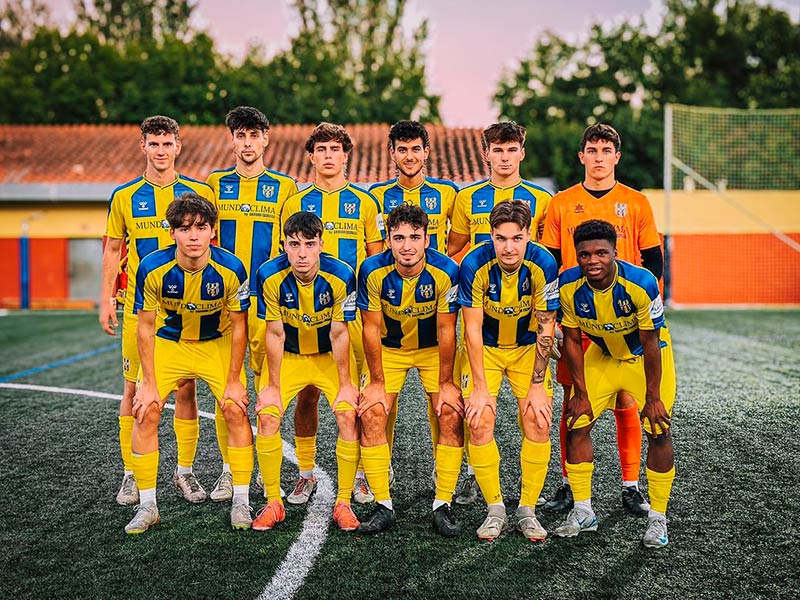 L'onze inicial del Palamós en el partit de pretemporada jugat dissabte a Can Gibert. (Foto: Palamós CF - Laura Heras).
