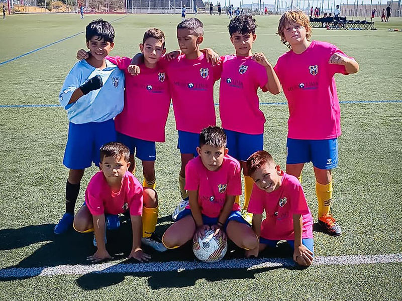 Un dels equips de futbol base del Palamós, aquest passat cap de setmana. (Foto: Palamós CF).