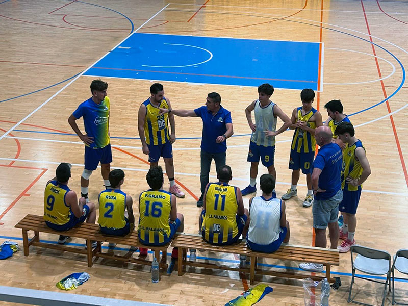 L'equip del sènior de Segona Territorial va perdre de 10 punts a casa. (Foto: CE Palamós).