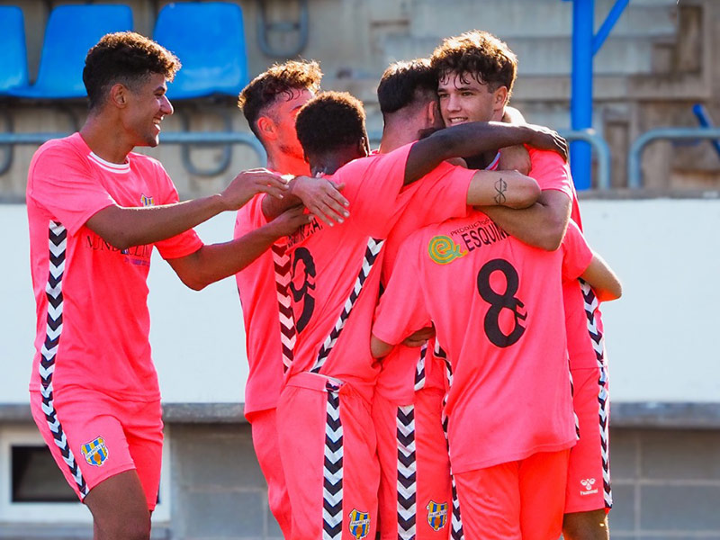 Els jugadors del Palamós celebren un dels gols de la passada setmana. (Foto: Palamós CF - Laura Heras).