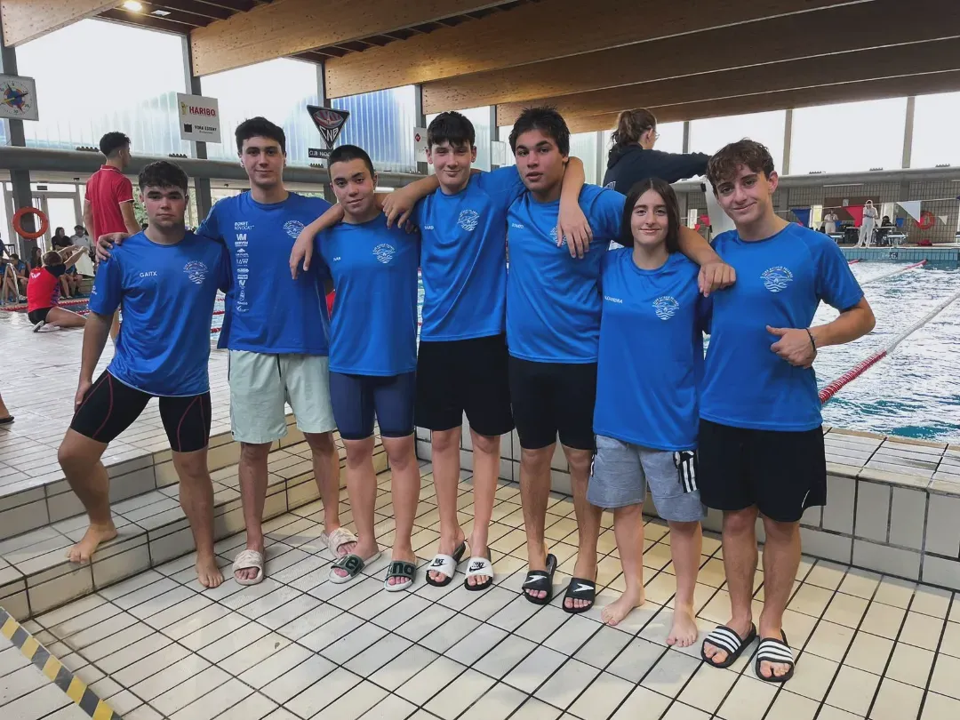 Nedadors del CN Palamós a la 1era Jornada de Lliga al Club Natació Banyoles. (Foto: CN Palamós).