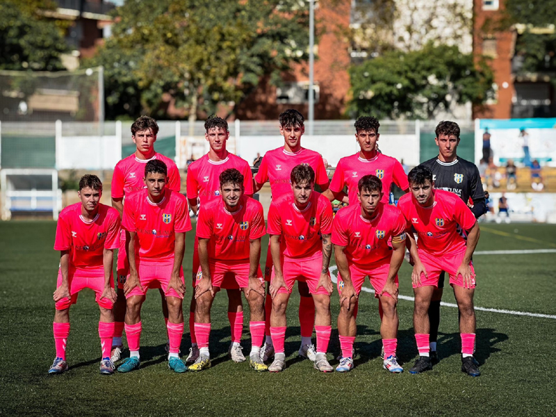 L'onze inicial del Palamós CF davant la UE Castelldefens. (Foto: Palamós CF - Laura Heras)