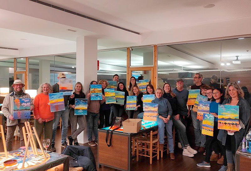 Participants de l'activitat 'Art&Vi' ,en una imatge d'arxiu a l'Espai del Peix. (Foto: Museu de la Pesca de Palamós).