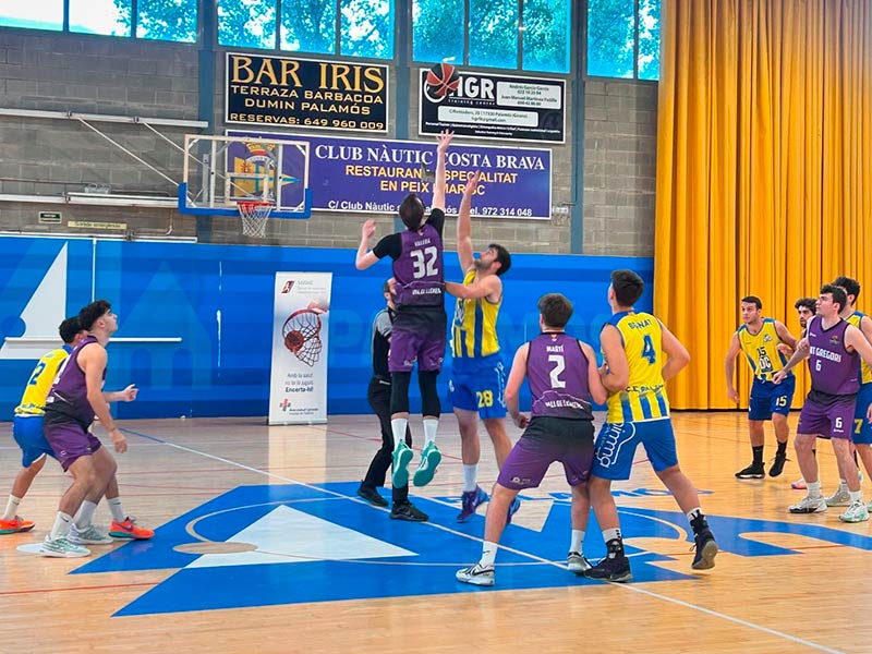 El sènior masculí del CE Palamós va guanyar de 15 punts davant el CB Sant Gregori. (Foto: CE Palamós).