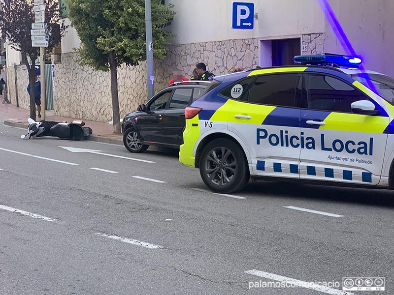 L'accident s'ha produït cap a 1/4 de 9 del matí a l'avinguda de la Llibertat amb Doctor Fleming.