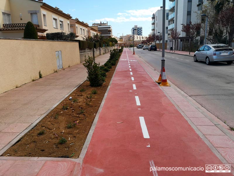 El tram de carril bici del carrer de Nàpols s'allargarà fins al Passeig del Mar.